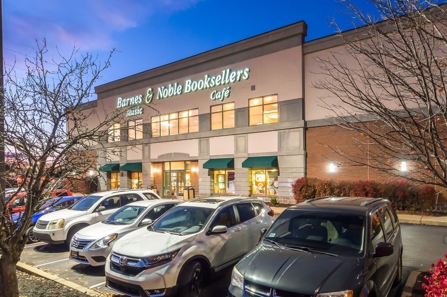 More Photos Of 624 S Green River Rd, Evansville Storefront For Sale