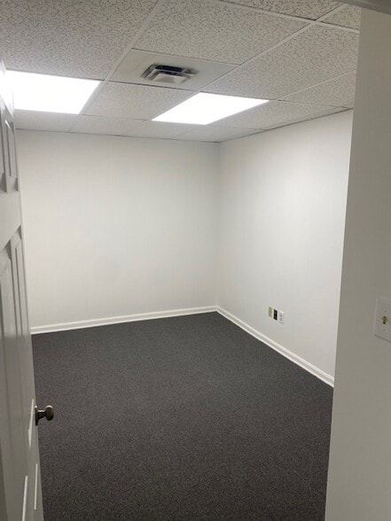 More Photos Of 4216 Evergreen Ln, Annandale Medical For Sale