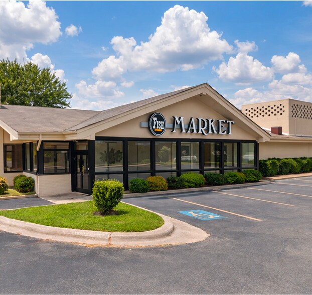 Primary Photo Of 835 S Main St, Kernersville Bar For Lease