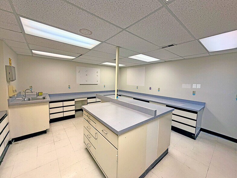 More Photos Of 2900 Frank Scott Pky W, Belleville Medical For Sale
