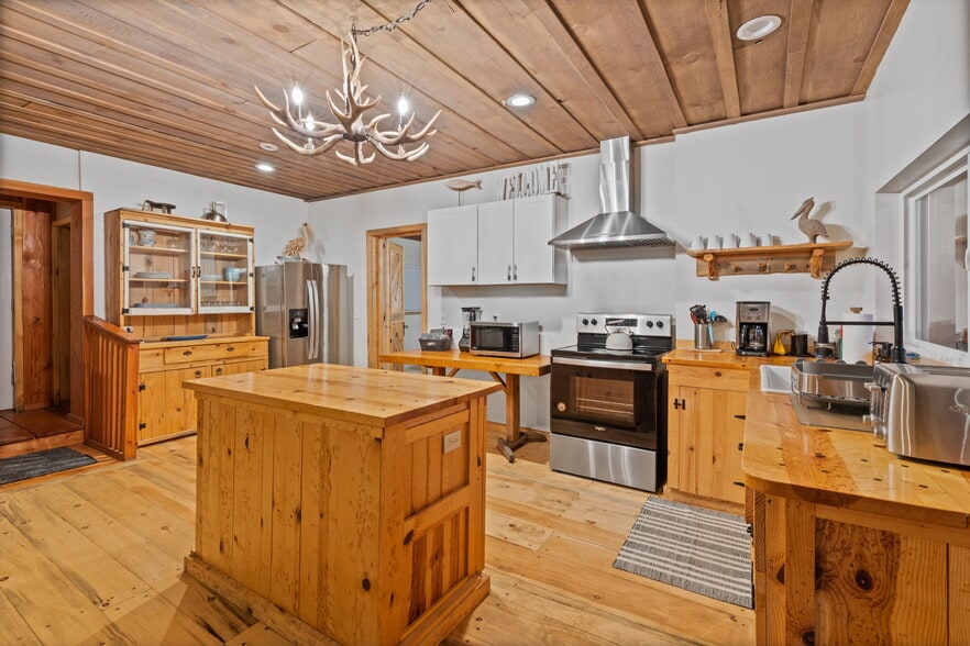 More Photos Of 88840 Highway 3 N, Saint Maries Hotel For Sale