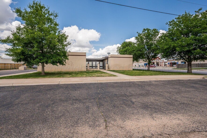 Primary Photo Of 1505 N Banks St, Pampa Office For Sale