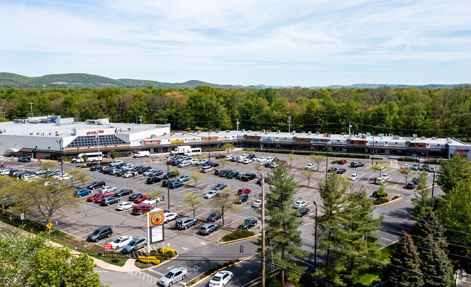 More Photos Of 60 Beaverbrook Rd, Lincoln Park Unknown For Lease