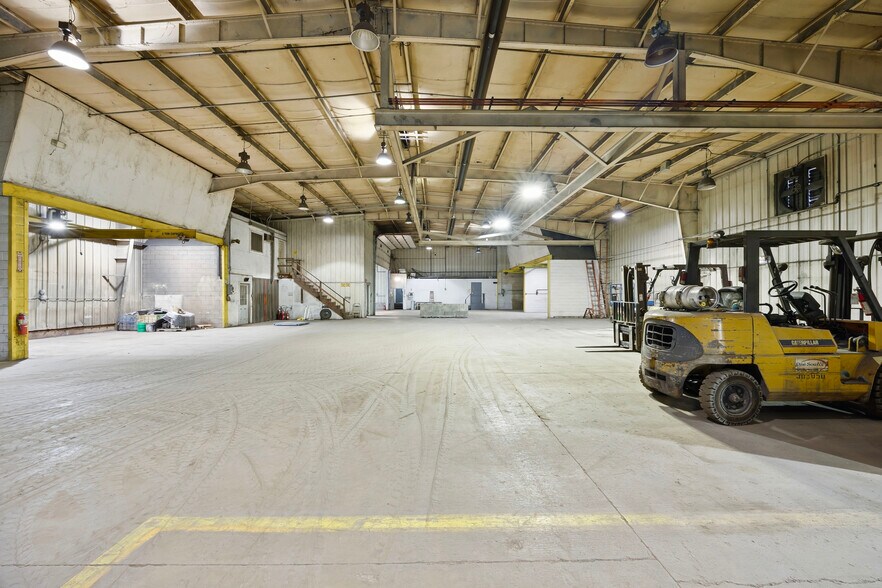 More Photos Of 5704 E 1700 North Rd, Danvers Industrial For Lease
