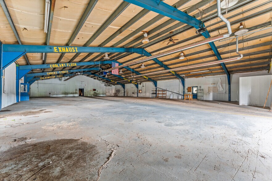 More Photos Of 1985 Leesburg Rd, Mercer Service For Sale