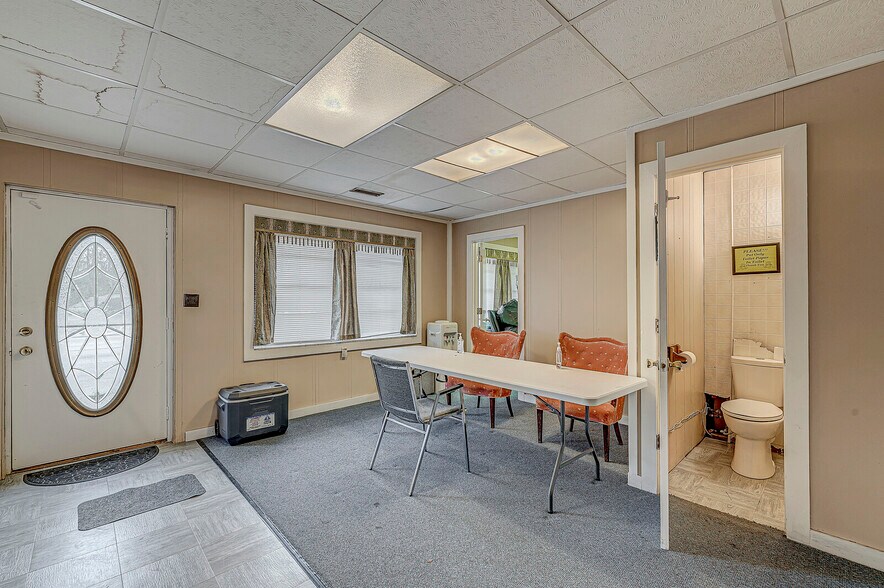 More Photos Of 3637 W 10th St, Indianapolis Office For Sale