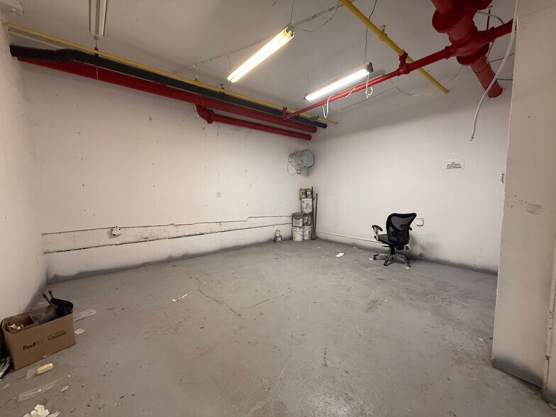 More Photos Of 178 Walworth St, Brooklyn Flex For Sale