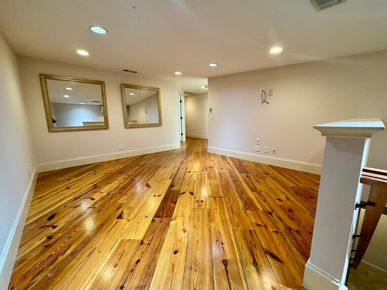 More Photos Of 386 Spanish Wells Rd, Hilton Head Research And Development For Sale