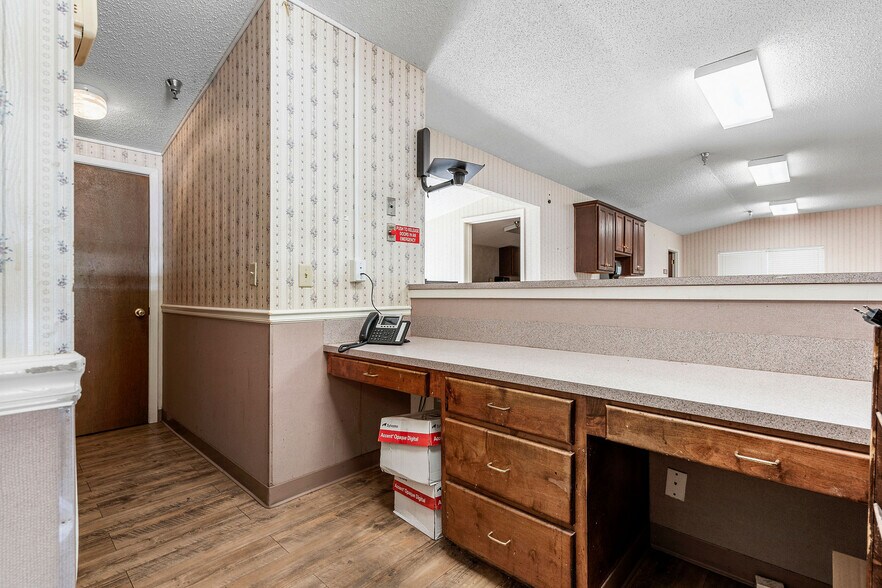 More Photos Of 510 E Bonham St, Jefferson Medical For Sale