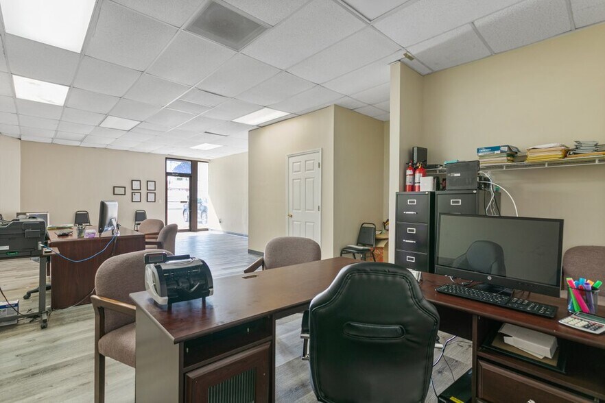 More Photos Of 6701 Beach Blvd, Jacksonville Freestanding For Lease