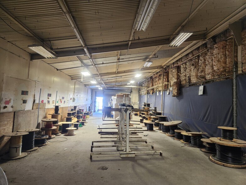 More Photos Of 1370 Pioneer Way, El Cajon Warehouse For Lease