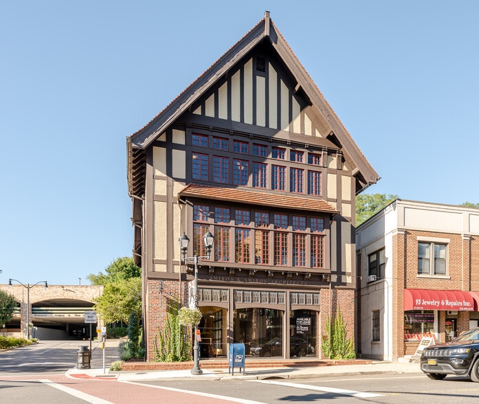 More Photos Of 51-53 Glen St, Glen Cove Office For Lease