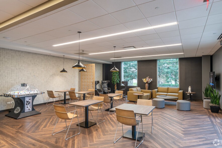 More Photos Of 475-485 Half Day Rd, Lincolnshire Unknown For Lease