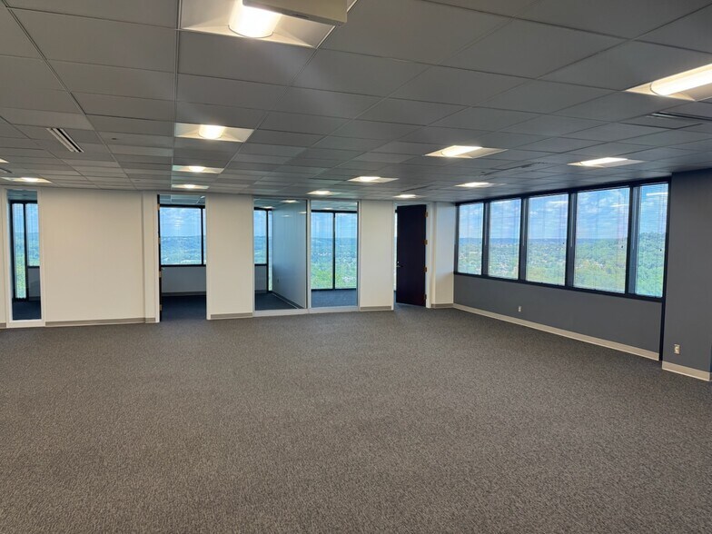 More Photos Of 750 Holiday Dr, Pittsburgh Office Residential For Lease
