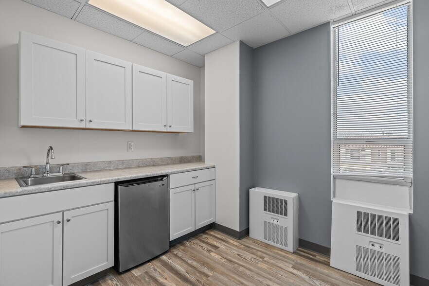 More Photos Of 6744 Clayton Rd, Richmond Heights Medical For Sale