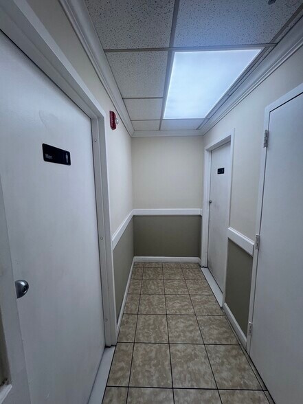 More Photos Of 4445 W 16th Ave, Hialeah Office Residential For Lease