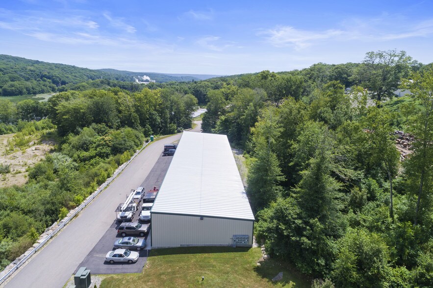 More Photos Of 412 Maple Ave, Uncasville Service For Lease