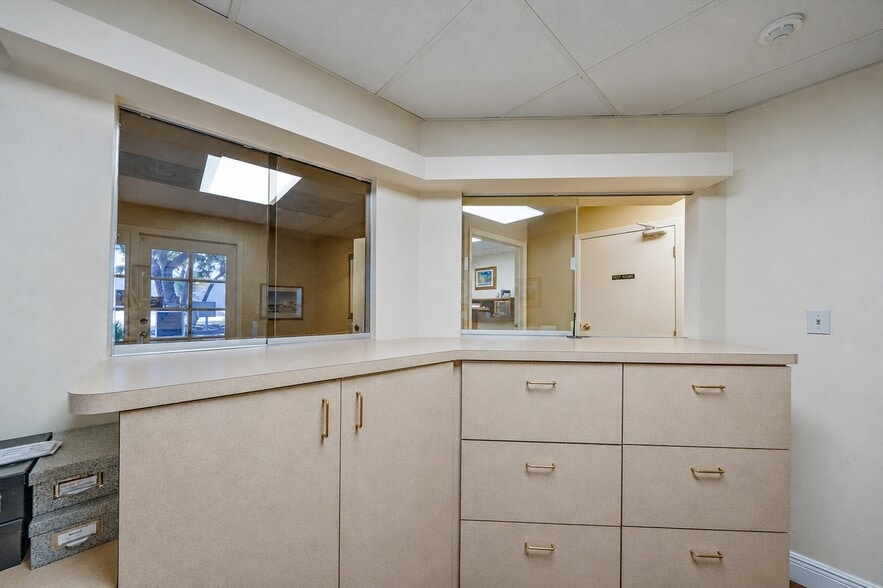 More Photos Of 1521-1525 Tamiami Trl S, Venice Office For Sale