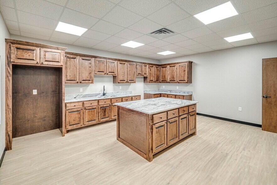 More Photos Of 16791 W Basin St, Odessa Warehouse For Sale