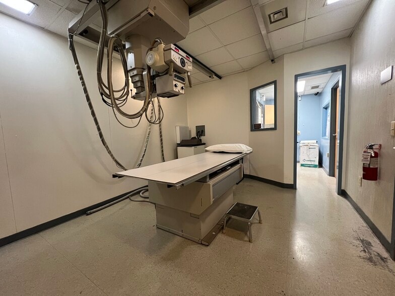 More Photos Of 872 Ohio Pike, Cincinnati Medical For Sale