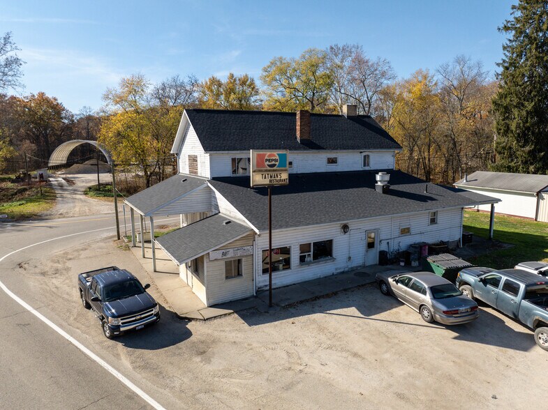 More Photos Of 10586 State Road 800, Uhrichsville Restaurant For Sale