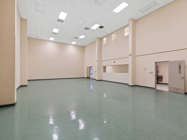 More Photos Of 1299 E Oakland Park Blvd, Oakland Park Office For Sale