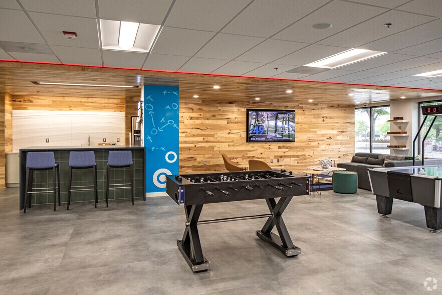 More Photos Of 13873 Park Center Rd, Herndon Office For Lease