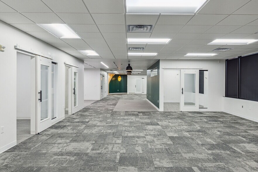 More Photos Of 5477 Glen Lakes Dr, Dallas Medical For Lease