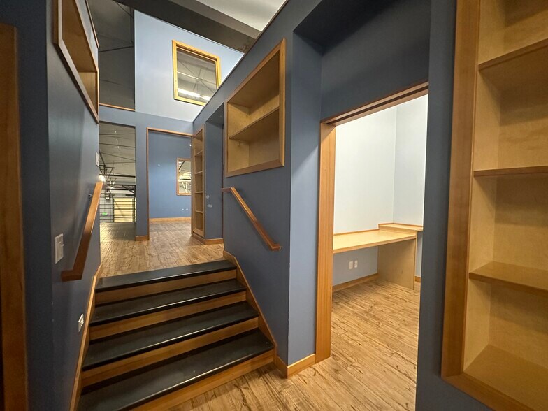 More Photos Of 909 Squalicum Way, Bellingham Flex For Sale
