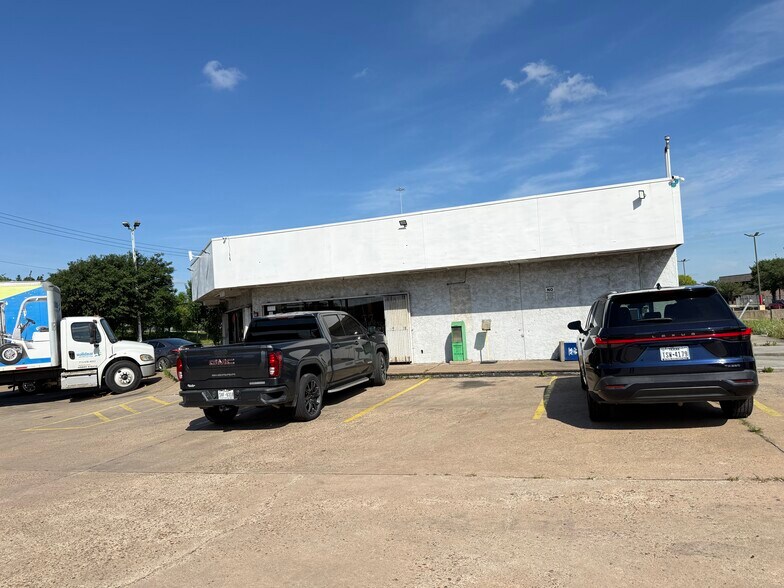 More Photos Of 8899 North Loop E, Houston Service Station For Sale