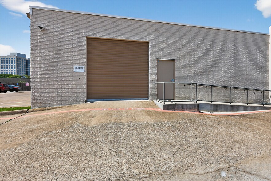 More Photos Of 1720-1748 N Greenville Ave, Richardson Light Manufacturing For Sale
