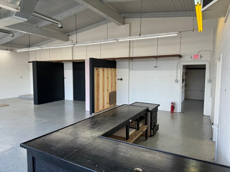More Photos Of 5 S Madison St, Oswego Storefront Retail Office For Lease