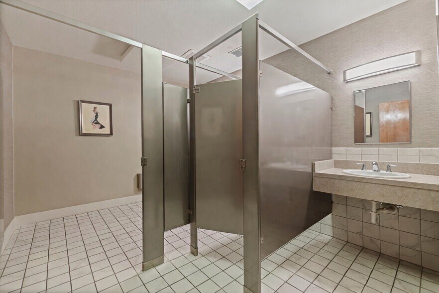 More Photos Of 721 1st Ave N, Saint Petersburg Office For Sale