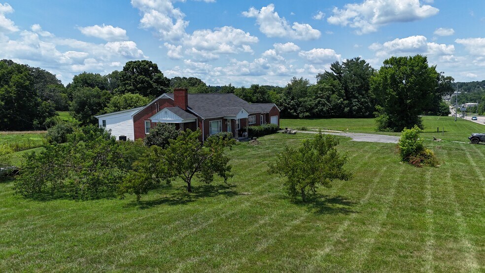 More Photos Of 5207 N Roan St, Gray Specialty For Sale