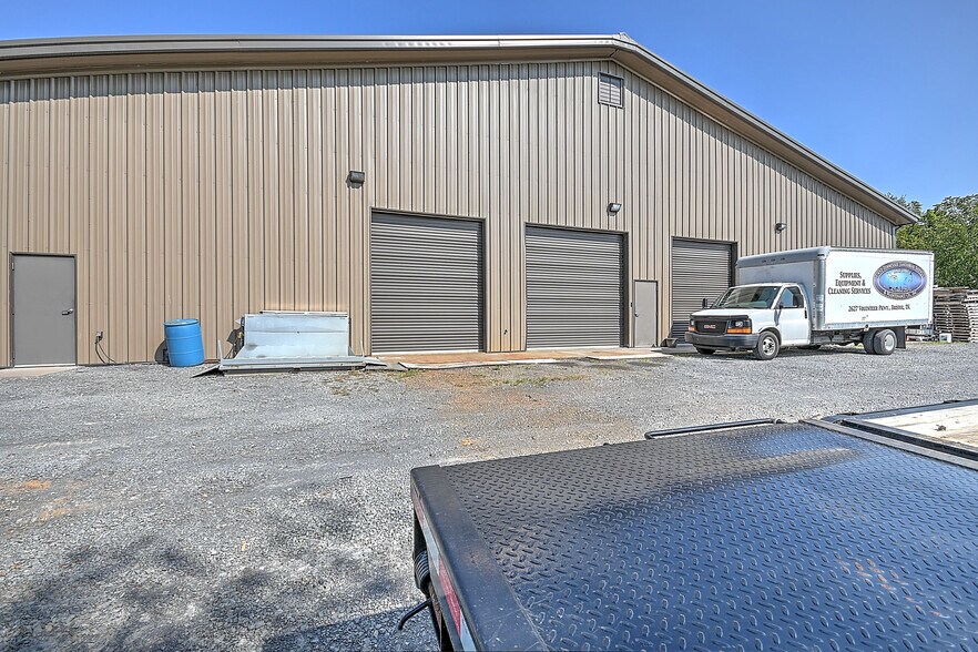 More Photos Of 317 Bluff City Hwy, Bristol Flex For Sale