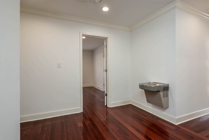 More Photos Of 515 Hargrove Rd E, Tuscaloosa Office Residential For Lease