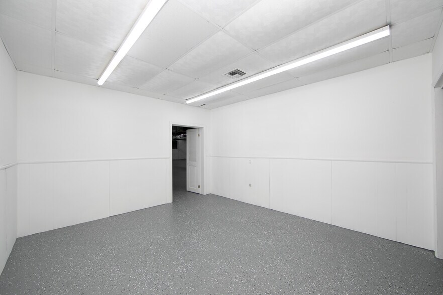 More Photos Of 717 Creek Rd, Bellmawr Manufacturing For Lease