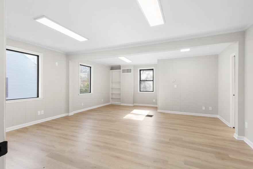 More Photos Of 130 Emmitt Ave, Madison Office For Sale