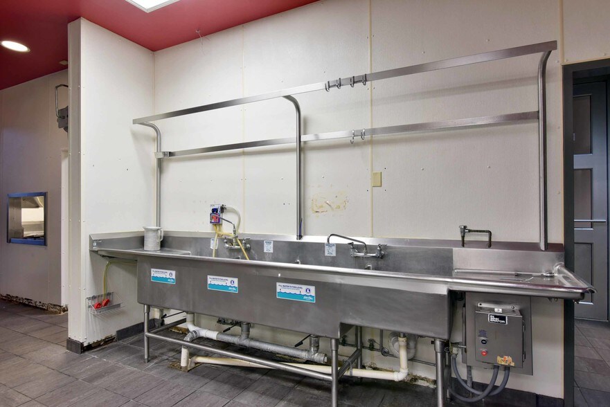 More Photos Of 2807 Meredyth Dr, Albany Restaurant For Sale