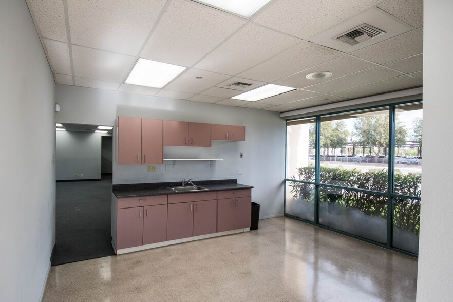 More Photos Of 43725 Monterey Ave, Palm Desert Medical For Lease