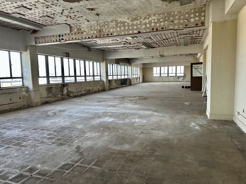 More Photos Of 400 Delancy St, Newark Warehouse For Lease