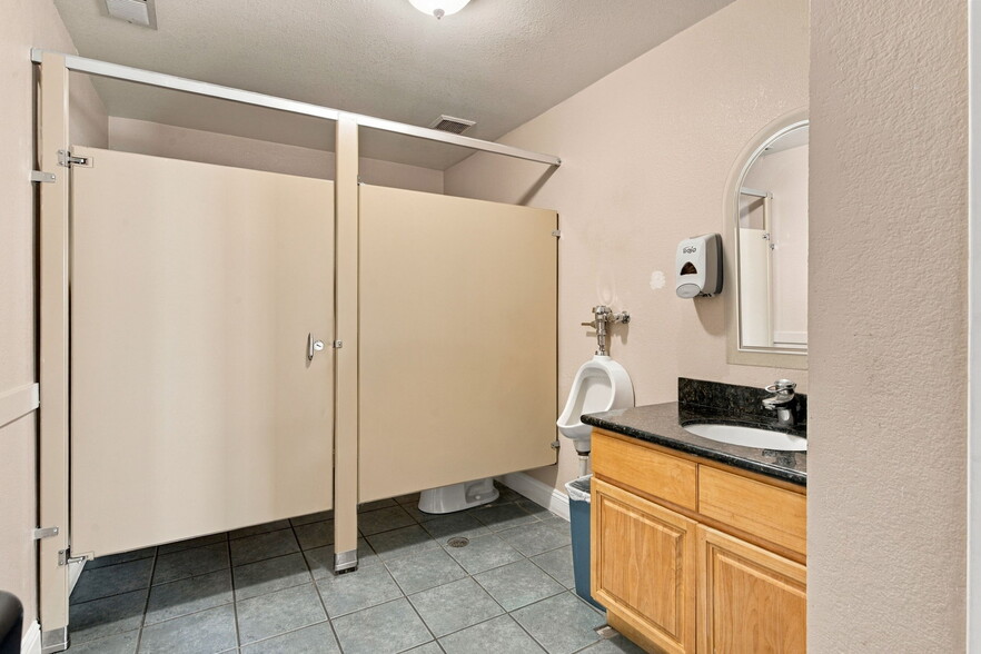 More Photos Of 403 W 11th St, Tracy Office For Sale