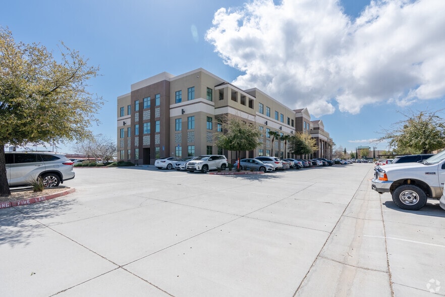 More Photos Of 42135 10th St W, Lancaster Medical For Lease