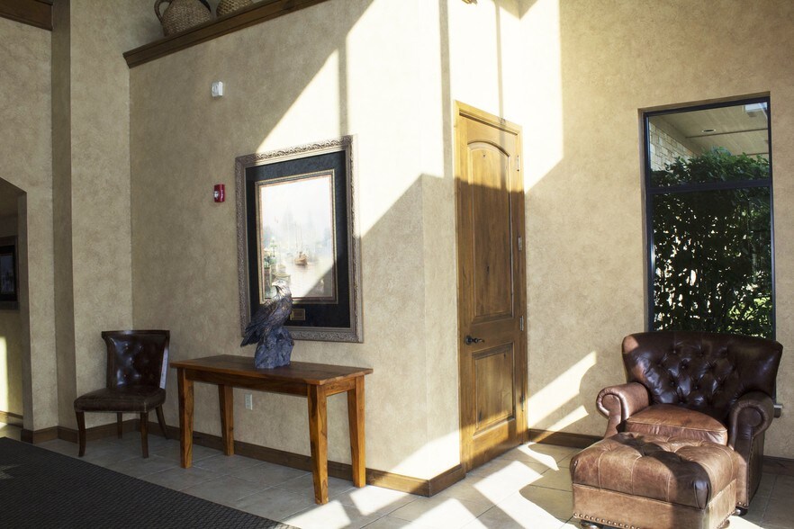 More Photos Of 2529 S Kelly Ave, Edmond Office For Lease