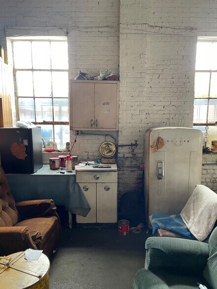 More Photos Of 1744 Indianapolis Blvd, Whiting Manufacturing For Lease
