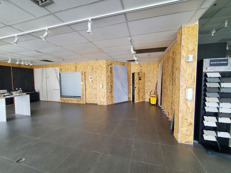 More Photos Of 920-960 Rue Bégin, Montréal Showroom For Lease