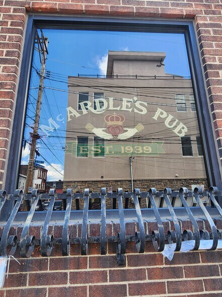 More Photos Of 1600 Bingham St, Pittsburgh Bar For Sale