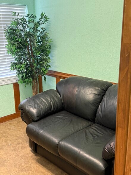 More Photos Of 1116 Us-17, Palatka Medical For Lease