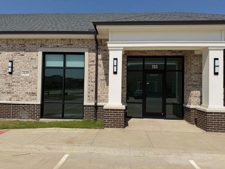 More Photos Of 2120 Prairie Dr, Prosper Medical For Lease