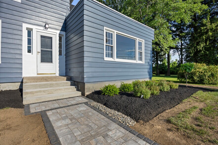 More Photos Of 267 Wolf Rd, Latham Office For Lease